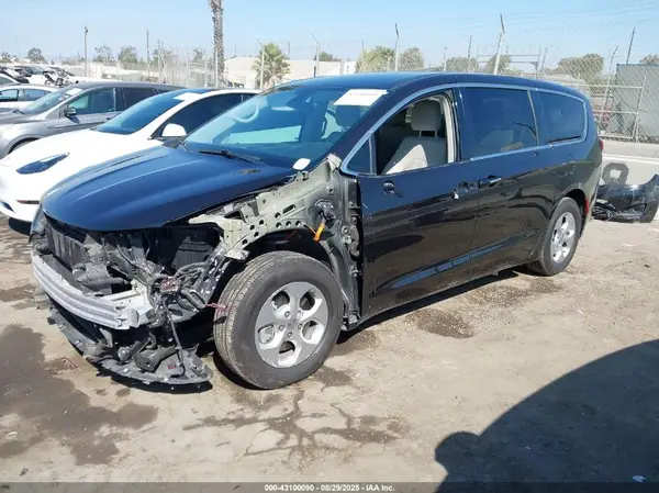 2C4RC1H74JR183562 2018 CHRYSLER PACIFICA - Image 2