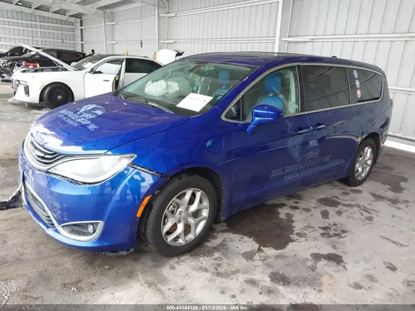 2C4RC1H74JR293589 2018 CHRYSLER PACIFICA - Image 2