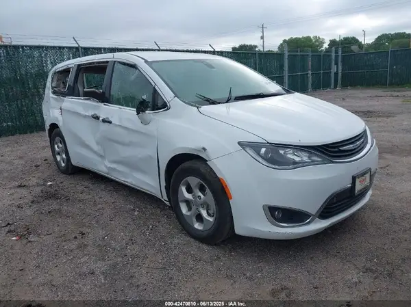 2C4RC1H74JR295049 2018 CHRYSLER PACIFICA - Image 1