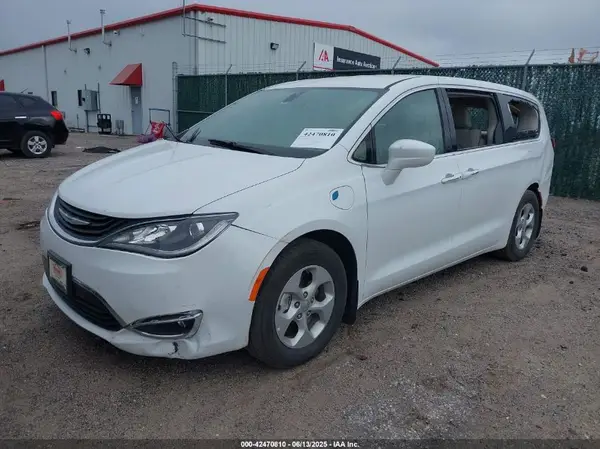 2C4RC1H74JR295049 2018 CHRYSLER PACIFICA - Image 2