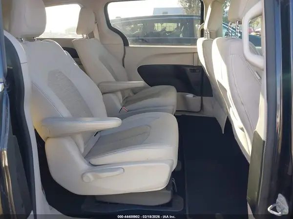 2C4RC1H74JR332973 2018 CHRYSLER PACIFICA - Image 8