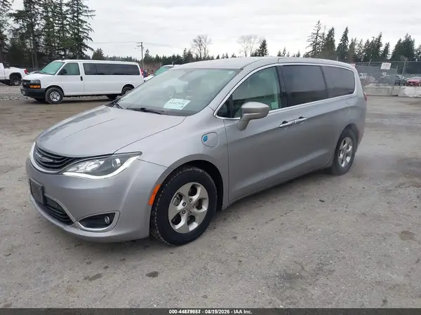 2C4RC1H75HR765082 2017 CHRYSLER PACIFICA - Image 2