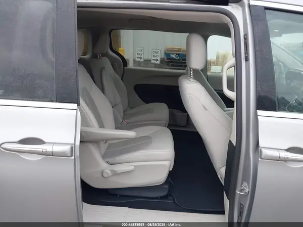 2C4RC1H75HR765082 2017 CHRYSLER PACIFICA - Image 8