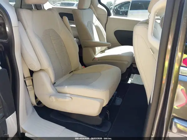 2C4RC1H75JR331301 2018 CHRYSLER PACIFICA - Image 8