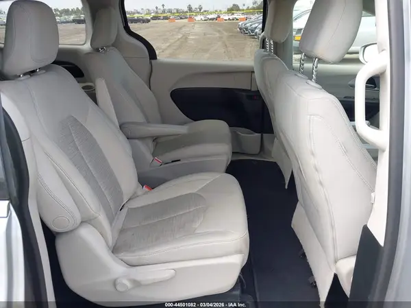 2C4RC1H75JR332965 2018 CHRYSLER PACIFICA - Image 8