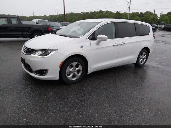 2C4RC1H76HR838220 2017 CHRYSLER PACIFICA - Image 2