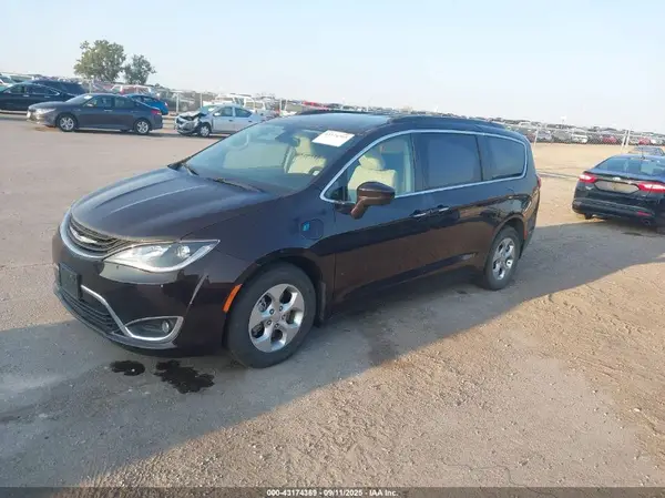 2C4RC1H76JR116039 2018 CHRYSLER PACIFICA - Image 2