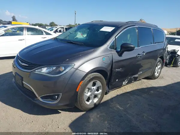 2C4RC1H76JR124996 2018 CHRYSLER PACIFICA - Image 2