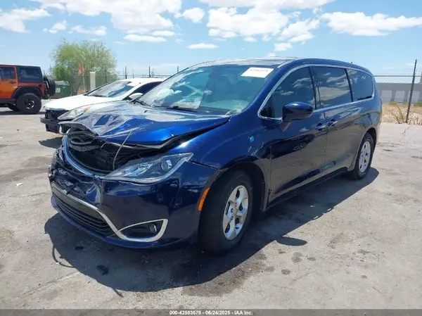 2C4RC1H76JR229988 2018 CHRYSLER PACIFICA - Image 2