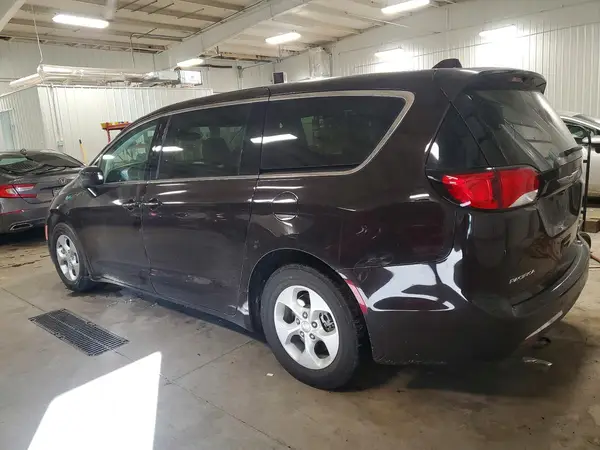 2C4RC1H76JR236715 2018 CHRYSLER PACIFICA - Image 2