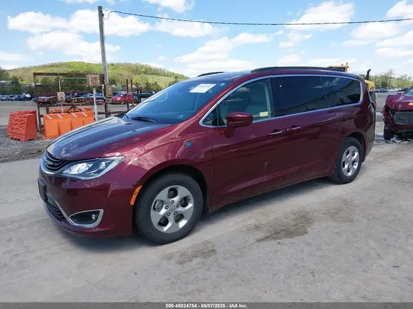 2C4RC1H76JR248329 2018 CHRYSLER PACIFICA - Image 2