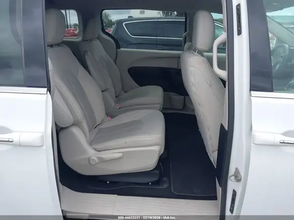 2C4RC1H76JR332957 2018 CHRYSLER PACIFICA - Image 8