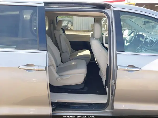 2C4RC1H77JR332952 2018 CHRYSLER PACIFICA - Image 8
