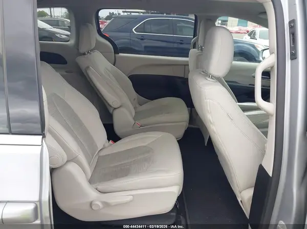 2C4RC1H77JR332966 2018 CHRYSLER PACIFICA - Image 8