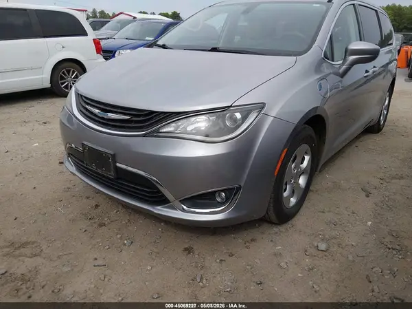 2C4RC1H78HR838221 2017 CHRYSLER PACIFICA - Image 2