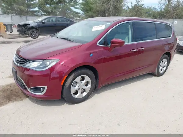 2C4RC1H78JR118598 2018 CHRYSLER PACIFICA - Image 2