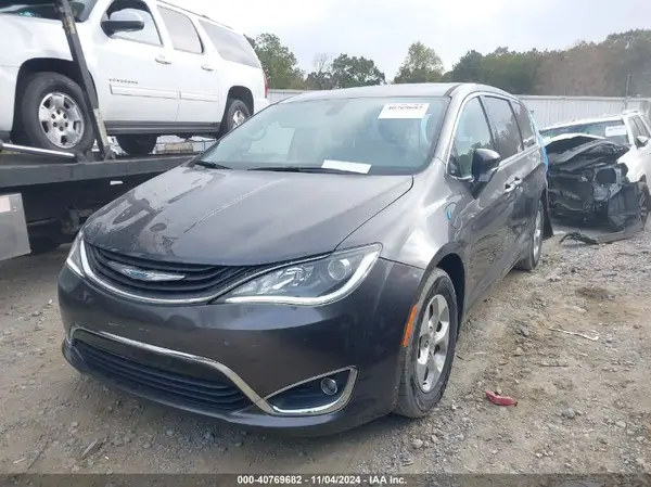 2C4RC1H78JR164528 2018 CHRYSLER PACIFICA - Image 2