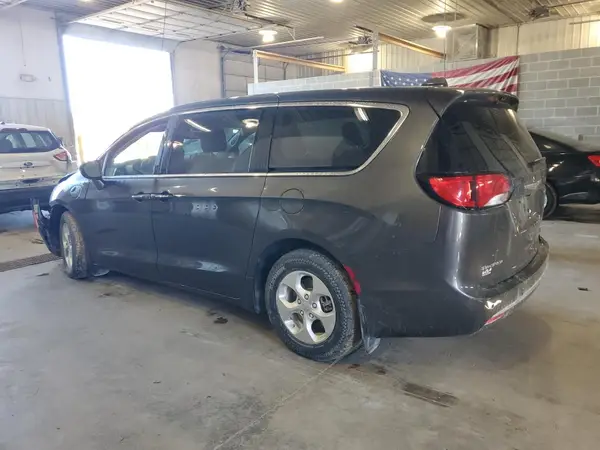 2C4RC1H78JR164576 2018 CHRYSLER PACIFICA - Image 2