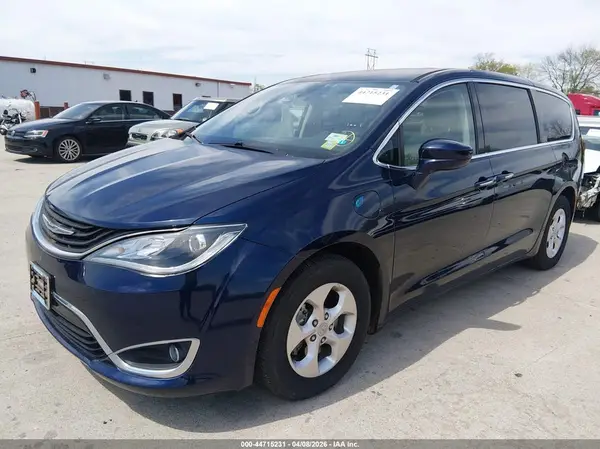 2C4RC1H78JR194743 2018 CHRYSLER PACIFICA - Image 2