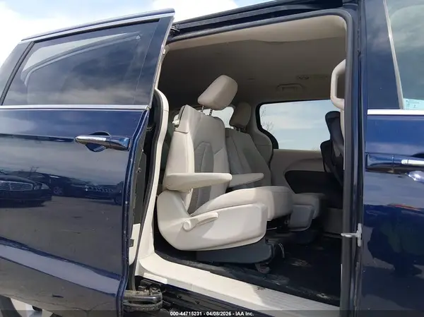 2C4RC1H78JR194743 2018 CHRYSLER PACIFICA - Image 8