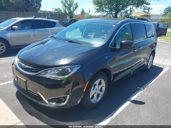 2C4RC1H78JR276245 2018 CHRYSLER PACIFICA - Image 2