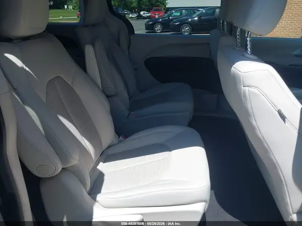 2C4RC1H78JR276245 2018 CHRYSLER PACIFICA - Image 8