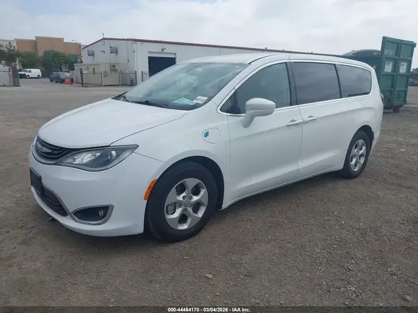 2C4RC1H78JR332958 2018 CHRYSLER PACIFICA - Image 2