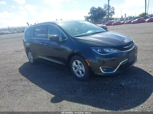 2C4RC1H78JR332975 2018 CHRYSLER PACIFICA - Image 1