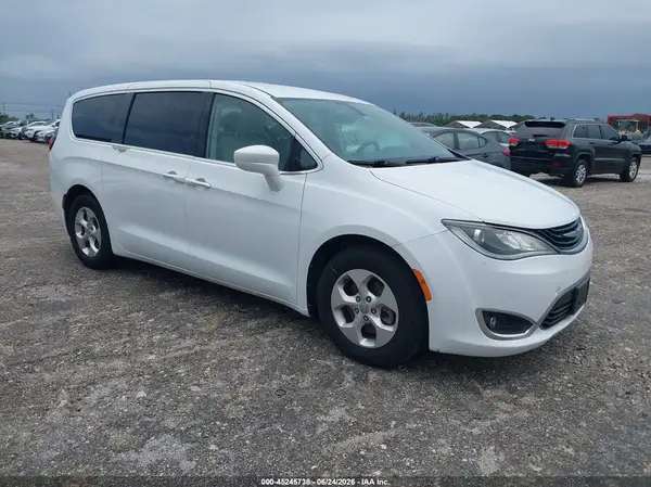 2C4RC1H78JR338467 2018 CHRYSLER PACIFICA - Image 1