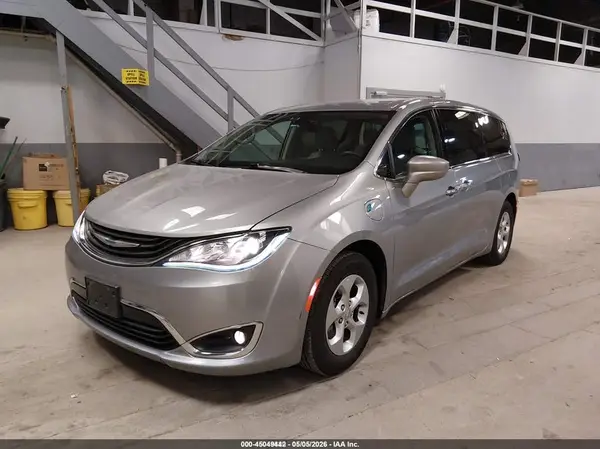 2C4RC1H78JR355222 2018 CHRYSLER PACIFICA - Image 2