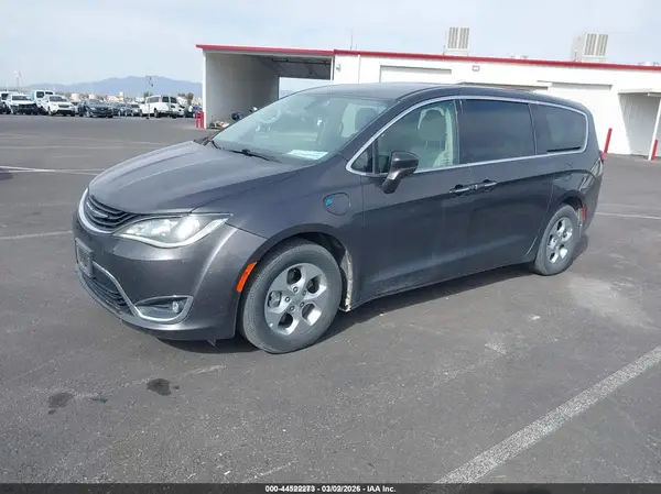 2C4RC1H79HR765084 2017 CHRYSLER PACIFICA - Image 2