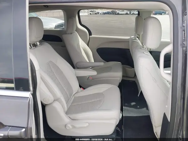 2C4RC1H79HR765084 2017 CHRYSLER PACIFICA - Image 8