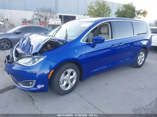 2C4RC1H79JR262354 2018 CHRYSLER PACIFICA - Image 2