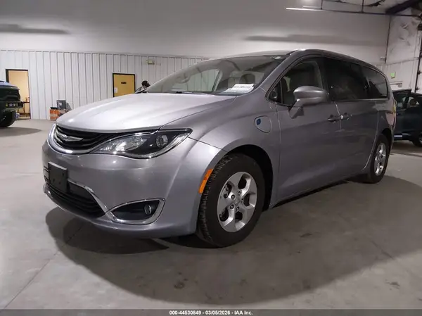 2C4RC1H79JR332967 2018 CHRYSLER PACIFICA - Image 2
