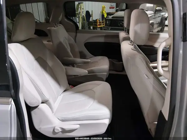 2C4RC1H79JR332967 2018 CHRYSLER PACIFICA - Image 8