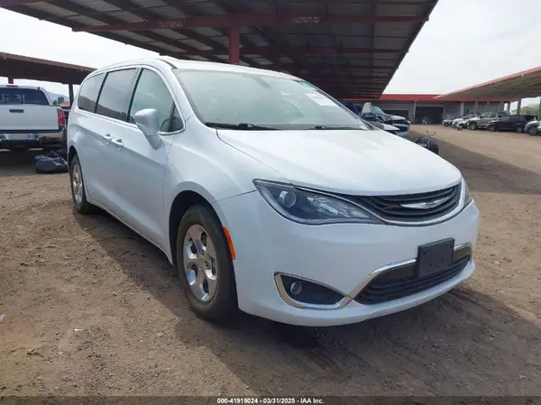 2C4RC1H79KR655708 2019 CHRYSLER PACIFICA - Image 1