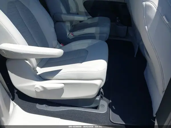 2C4RC1H7XJR276246 2018 CHRYSLER PACIFICA - Image 8