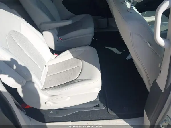 2C4RC1H7XJR311660 2018 CHRYSLER PACIFICA - Image 8