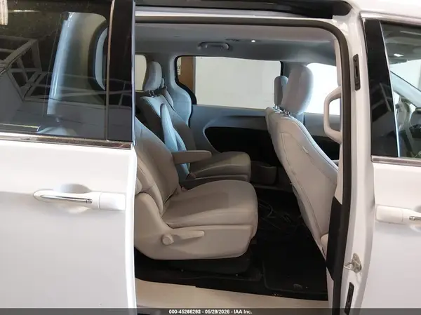 2C4RC1H7XJR355223 2018 CHRYSLER PACIFICA - Image 8
