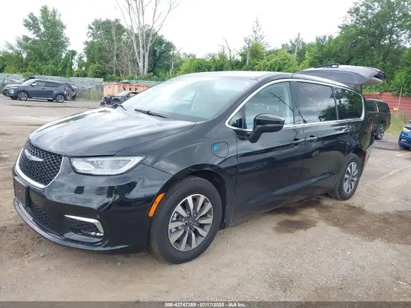 2C4RC1L70PR541580 2023 CHRYSLER PACIFICA - Image 2