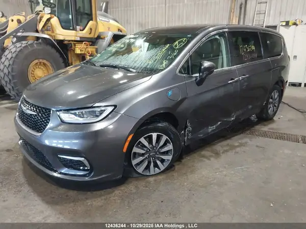 2C4RC1L70PR554961 2023 CHRYSLER PACIFICA - Image 2