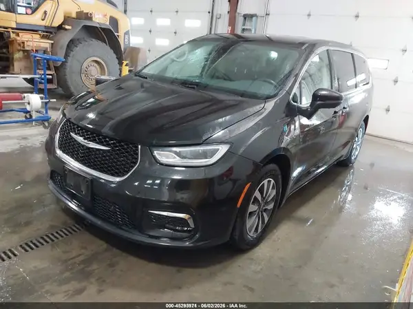 2C4RC1L70PR572747 2023 CHRYSLER PACIFICA - Image 2