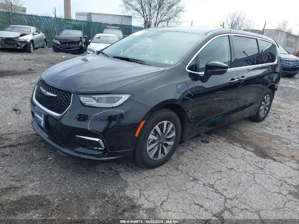 2C4RC1L70PR575342 2023 CHRYSLER PACIFICA - Image 2