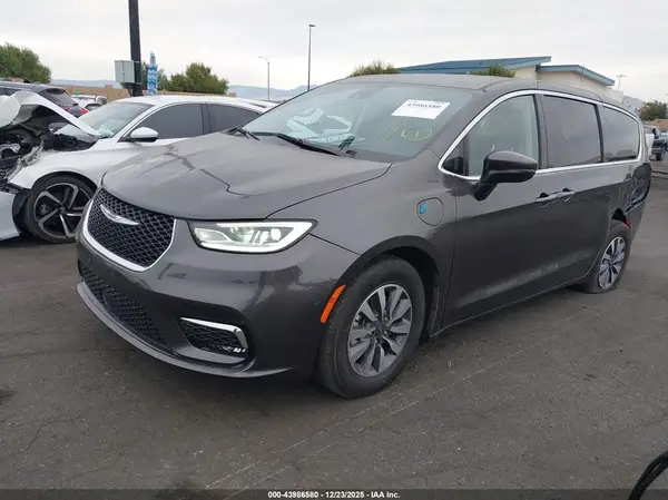 2C4RC1L70PR604029 2023 CHRYSLER PACIFICA - Image 2
