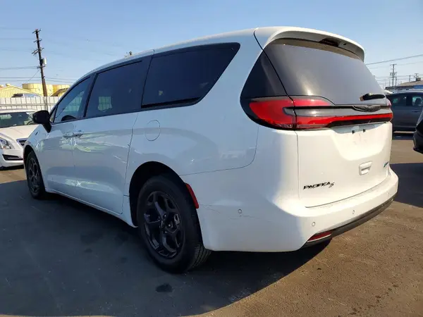 2C4RC1L70PR618688 2023 CHRYSLER PACIFICA - Image 2