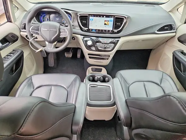 2C4RC1L70PR632767 2023 CHRYSLER PACIFICA - Image 8