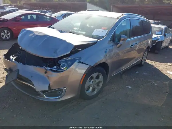 2C4RC1L71JR124850 2018 CHRYSLER PACIFICA - Image 2