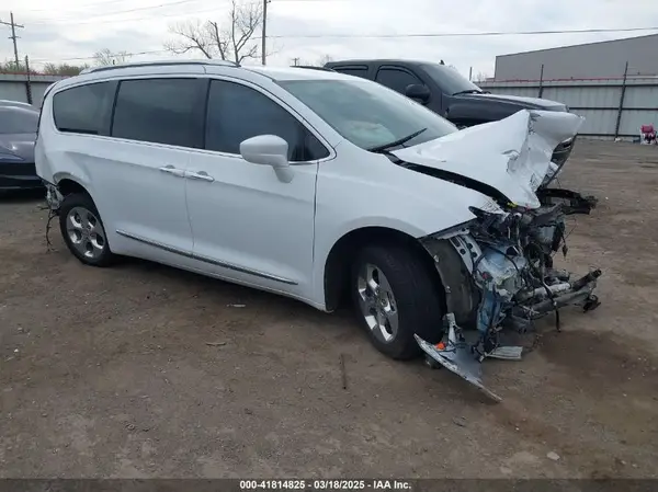 2C4RC1L71JR258855 2018 CHRYSLER PACIFICA - Image 1