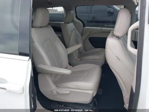 2C4RC1L71JR258855 2018 CHRYSLER PACIFICA - Image 8