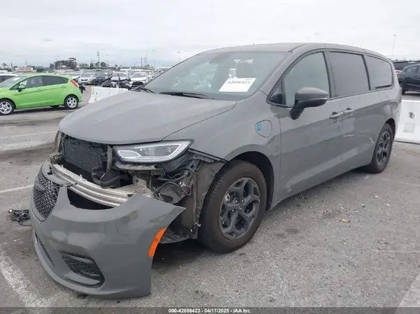 2C4RC1L71PR584485 2023 CHRYSLER PACIFICA - Image 2